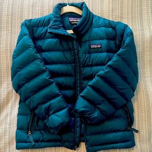 SOLD*** New condition Patagonia size 7-8 puffer jacket.  Perfect for spring!